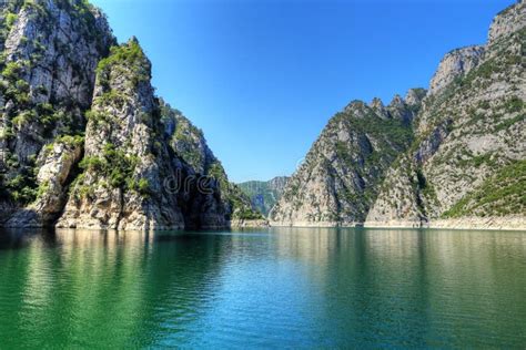 Şahinkaya Canyon: Um Tesouro Escondido entre Penhascos Dourados e Cachoeiras Brilhantes!