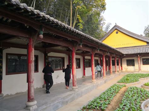 As Maravilhas Ancestrais do Templo de Wuzu: Uma Jornada Através da História e Espiritualidade!