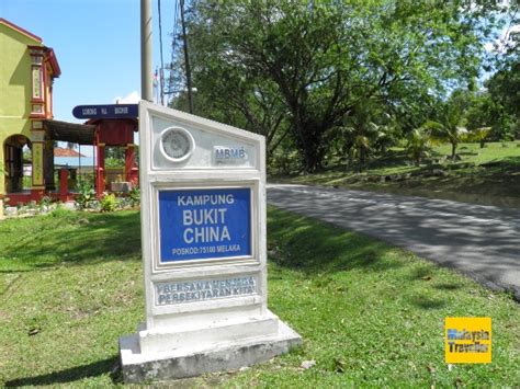  Bukit Cina: Descubra o Tesouro Escondido da História e Cultura em Melaka!